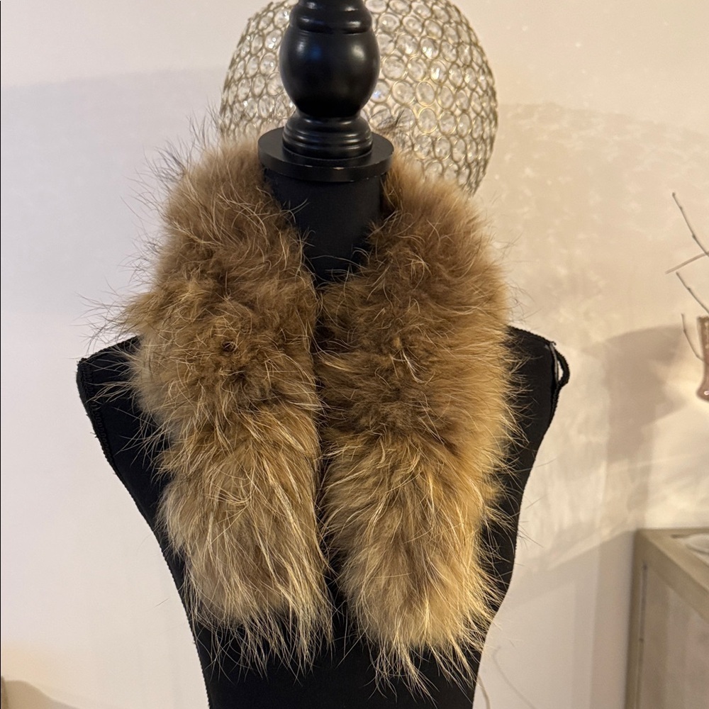 Luxurious fox Fur Collar in Brown leather length 28”